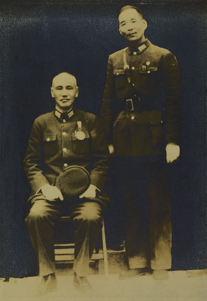 胡璉將軍抗戰時期與蔣委員長合照